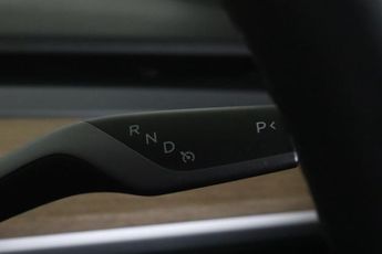 Tesla Model 3 Standard Range Plus Auto RWD 4dr