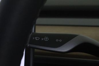 Tesla Model 3 Standard Range Plus Auto RWD 4dr