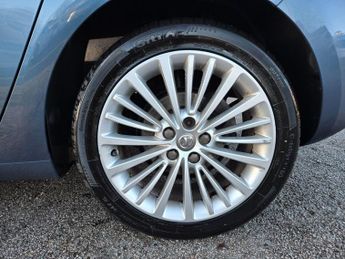 Vauxhall Astra 1.6 CDTi BlueInjection Elite Nav Auto Euro 6 5dr