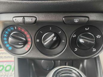 Vauxhall Corsa 1.4i ecoTEC Design Hatchback 5dr Petrol Auto Euro 6 (90 ps)