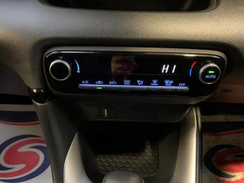 Toyota Yaris 1.5 VVT-h Design E-CVT Euro 6 (s/s) 5dr