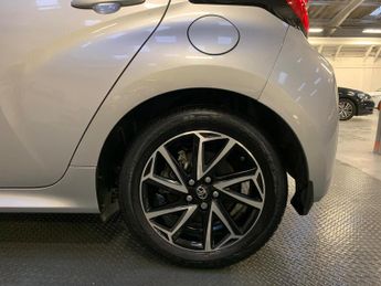 Toyota Yaris 1.5 VVT-h Design E-CVT Euro 6 (s/s) 5dr