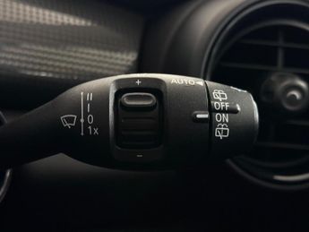 MINI Hatch 1.5 Cooper Auto Euro 6 (s/s) 3dr