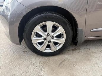 Honda Jazz 1.4 i-VTEC ES Hatchback 5dr Petrol CVT Euro 5 (99 ps)