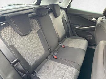 Vauxhall Grandland X 1.2 Turbo SE Auto Euro 6 (s/s) 5dr