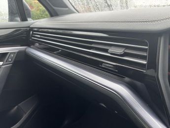 Volkswagen Touareg 3.0 TDI V6 R-Line SUV 5dr Diesel Tiptronic 4Motion Euro 6 (s/s) 