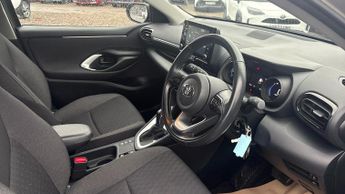 Toyota Yaris 1.5 VVT-h Design E-CVT Euro 6 (s/s) 5dr