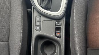 Toyota Yaris 1.5 VVT-h Design E-CVT Euro 6 (s/s) 5dr
