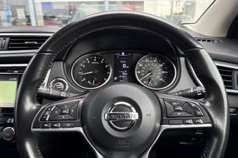 Nissan Qashqai 1.2 DIG-T N-Connecta [Glass Roof]