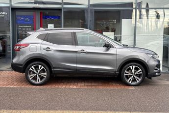 Nissan Qashqai 1.2 DIG-T N-Connecta [Glass Roof]