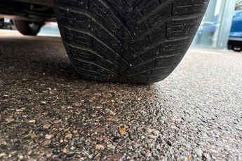 Nissan Qashqai 1.2 DIG-T N-Connecta [Glass Roof]