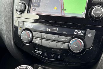 Nissan Qashqai 1.2 DIG-T N-Connecta [Glass Roof]
