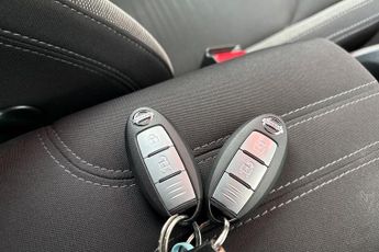 Nissan Qashqai 1.2 DIG-T N-Connecta [Glass Roof]