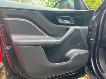 Jaguar F-PACE 2.0 D180 R-Sport Auto AWD Euro 6 (s/s) 5dr