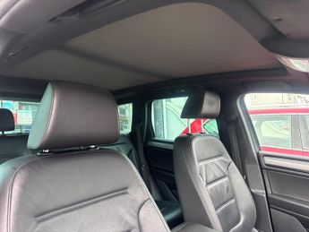 Volkswagen Touareg 3.0 TDI V6 BlueMotion Tech R-Line Tiptronic 4WD Euro 6 (s/s) 5dr