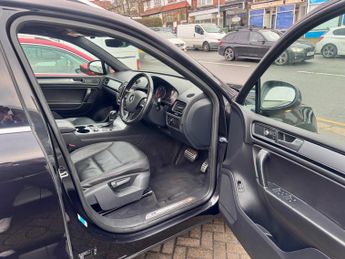 Volkswagen Touareg 3.0 TDI V6 BlueMotion Tech R-Line Tiptronic 4WD Euro 6 (s/s) 5dr