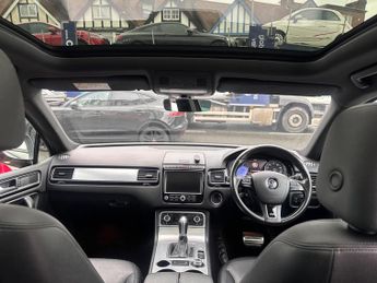 Volkswagen Touareg 3.0 TDI V6 BlueMotion Tech R-Line Tiptronic 4WD Euro 6 (s/s) 5dr