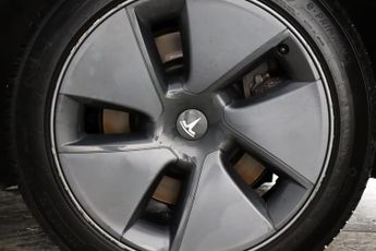 Tesla Model 3 Standard Range Plus Auto RWD 4dr