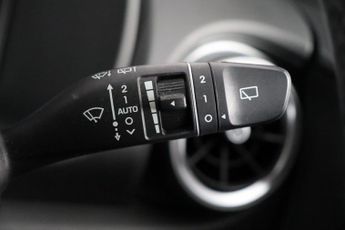 Hyundai KONA 64kWh Premium Auto 5dr (10.5kW Charger)