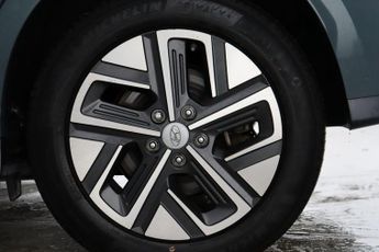 Hyundai KONA 64kWh Premium Auto 5dr (10.5kW Charger)