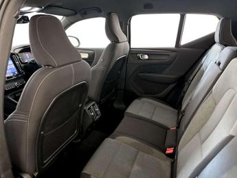 Volvo XC40 2.0 B3 MHEV Core SUV 5dr Petrol Hybrid DCT Auto Euro 6 (s/s) (16