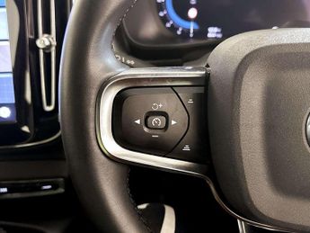 Volvo XC40 2.0 B3 MHEV Core SUV 5dr Petrol Hybrid DCT Auto Euro 6 (s/s) (16