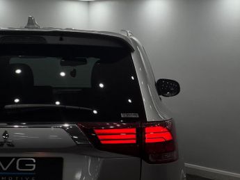 Mitsubishi Outlander 2.4h TwinMotor 13.8kWh 4h CVT 4WD Euro 6 (s/s) 5dr