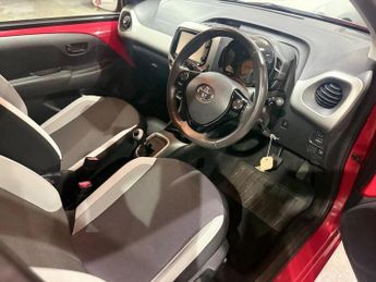 Toyota AYGO 1.0 VVT-i x-play x-shift Euro 5 5dr Euro 5