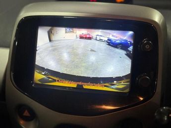 Toyota AYGO 1.0 VVT-i x-play x-shift Euro 5 5dr Euro 5