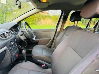 Renault Clio 1.6 VVT Dynamique 5dr