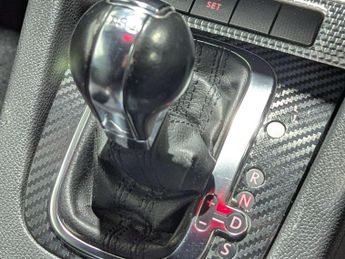 VOLKSWAGEN GOLF 3.2 Golf R32 Semi-Auto 4WD 3dr