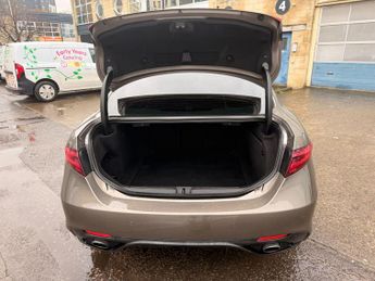 Alfa Romeo Giulia 2.2 TD Speciale Auto Euro 6 (s/s) 4dr