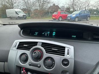 Renault Grand Scenic 2.0 VVT Dynamique 5dr