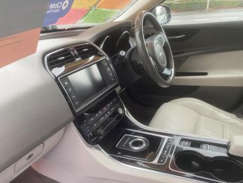 Jaguar XE 2.0d Prestige Auto Euro 6 (s/s) 4dr