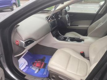 Jaguar XE 2.0d Prestige Auto Euro 6 (s/s) 4dr