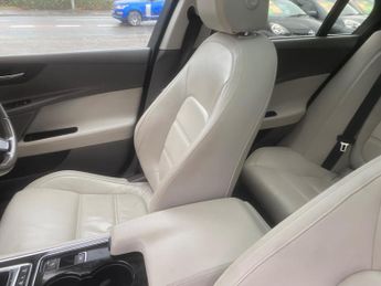 Jaguar XE 2.0d Prestige Auto Euro 6 (s/s) 4dr