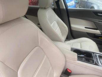 Jaguar XE 2.0d Prestige Auto Euro 6 (s/s) 4dr