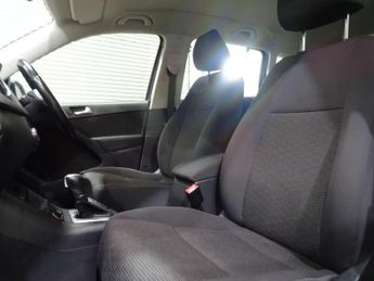 Volkswagen Tiguan 2.0 TSI SE SUV 5dr Petrol DSG 4WD Euro 5 (180 ps)