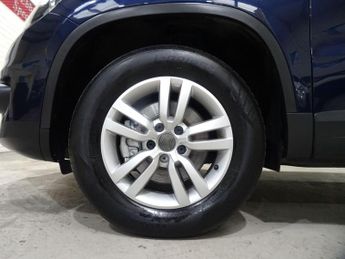 Volkswagen Tiguan 2.0 TSI SE SUV 5dr Petrol DSG 4WD Euro 5 (180 ps)