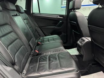 Volkswagen Tiguan 2.0 TDI BlueMotion Tech R-Line DSG 4Motion Euro 6 (s/s) 5dr