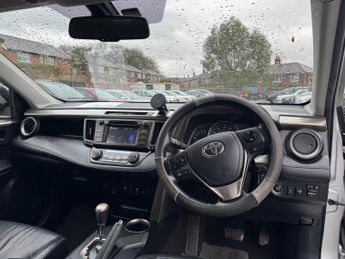 Toyota RAV4 2.2 D-CAT Invincible Auto 4WD Euro 5 5dr