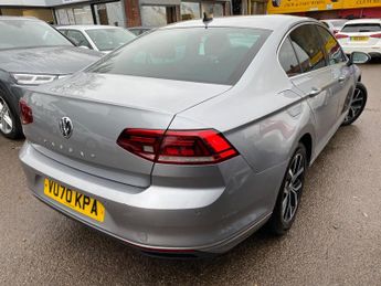 Volkswagen Passat 2.0 TSI SEL DSG Euro 6 (s/s) 4dr