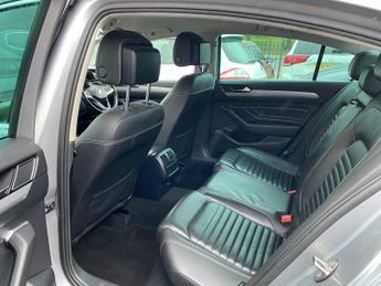 Volkswagen Passat 2.0 TSI SEL DSG Euro 6 (s/s) 4dr