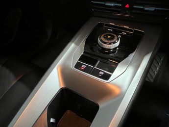 MG MG5 61.1kWh Trophy Long Range Auto 5dr