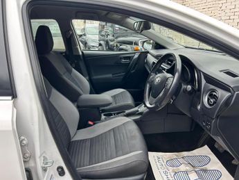 Toyota Auris 1.8 VVT-h Design Touring Sports CVT Euro 6 (s/s) 5dr