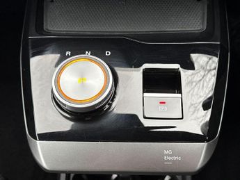 MG MG4 64kWh Trophy Long Range Auto 5dr