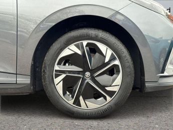 MG MG4 64kWh Trophy Long Range Auto 5dr