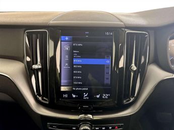 Volvo XC60 2.0 B5 MHEV Momentum SUV 5dr Petrol Hybrid Auto Euro 6 (s/s) (25