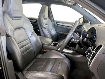 Porsche Cayenne 4.0T V8 Turbo SUV 5dr Petrol TiptronicS 4WD Euro 6 (s/s) (550 ps
