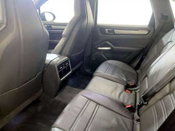 Porsche Cayenne 4.0T V8 Turbo SUV 5dr Petrol TiptronicS 4WD Euro 6 (s/s) (550 ps